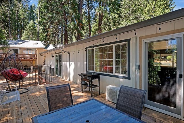 5242 Loch Leven Dr, Pollock Pines, CA 95726