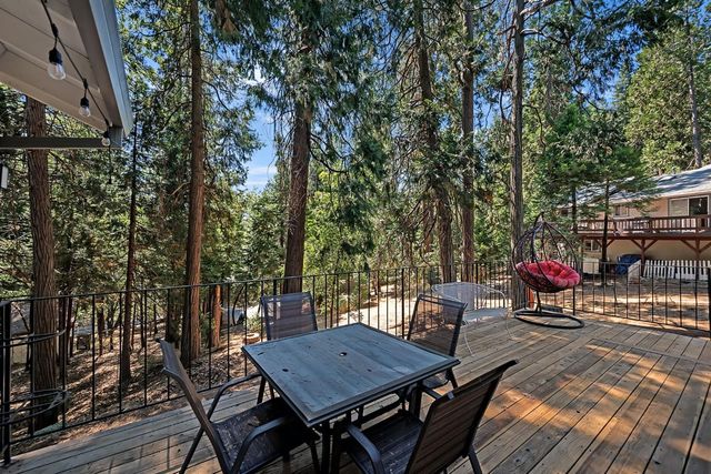 5242 Loch Leven Dr, Pollock Pines, CA 95726