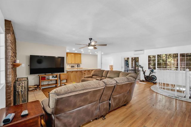 5242 Loch Leven Dr, Pollock Pines, CA 95726