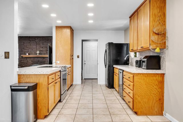 5242 Loch Leven Dr, Pollock Pines, CA 95726