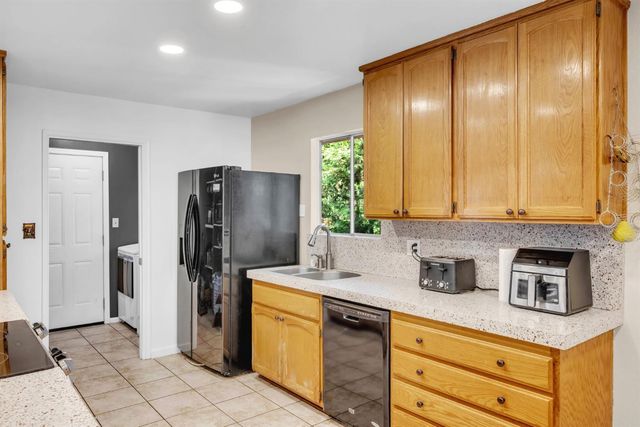 5242 Loch Leven Dr, Pollock Pines, CA 95726