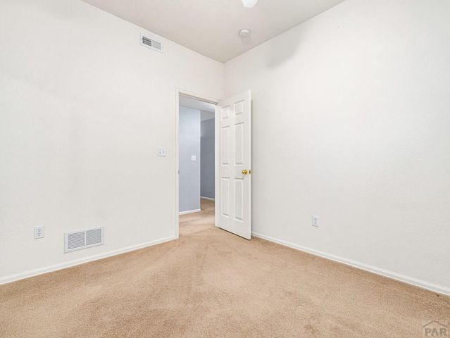 1044 Willowcrest Dr, Pueblo, CO 81005