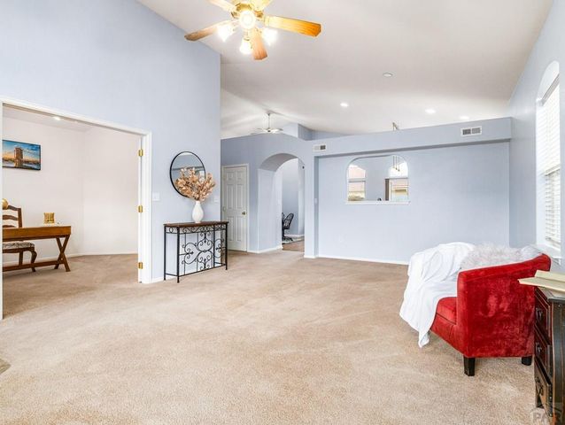 1044 Willowcrest Dr, Pueblo, CO 81005