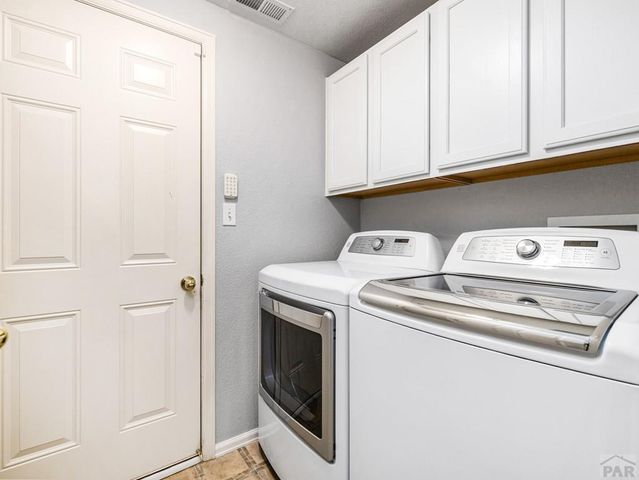 1044 Willowcrest Dr, Pueblo, CO 81005