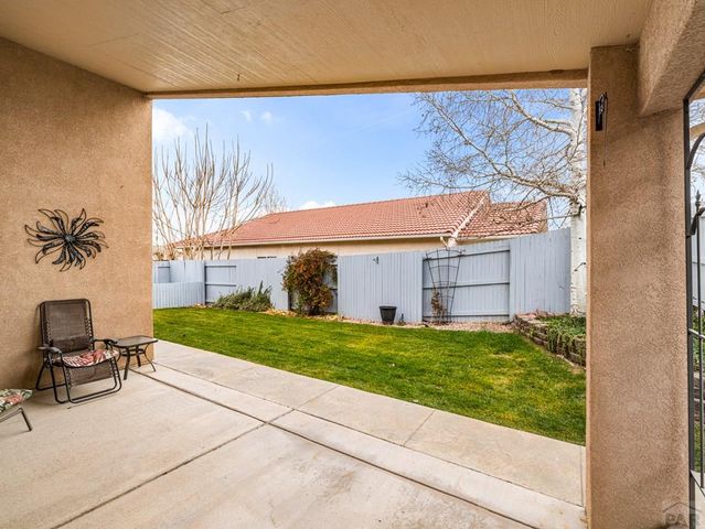 1044 Willowcrest Dr, Pueblo, CO 81005