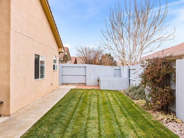 1044 Willowcrest Dr, Pueblo, CO 81005