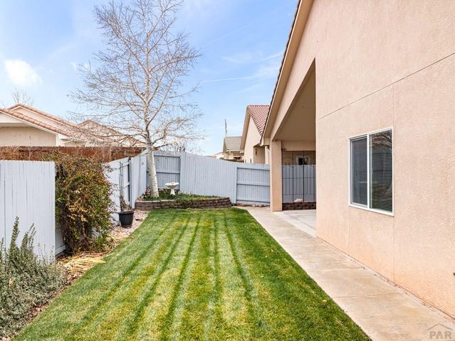 1044 Willowcrest Dr, Pueblo, CO 81005