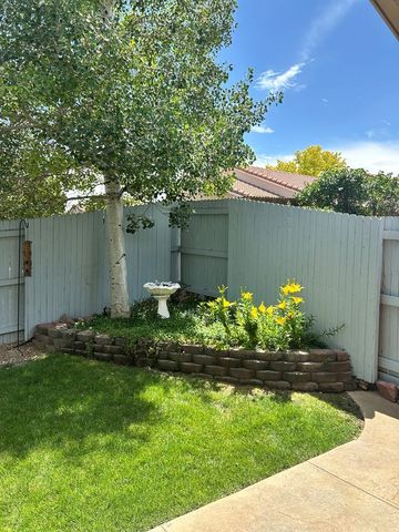 1044 Willowcrest Dr, Pueblo, CO 81005