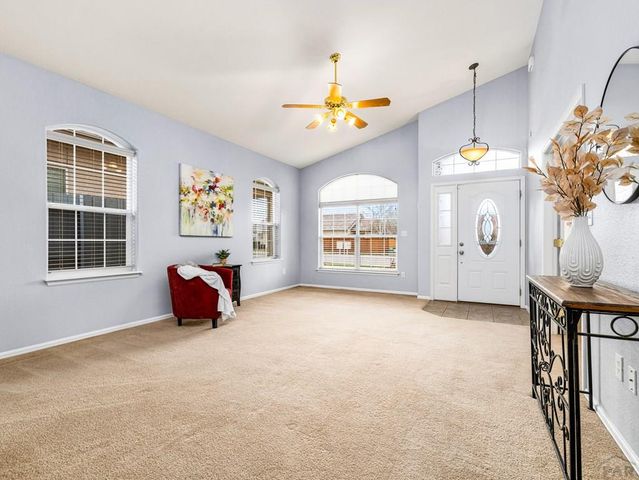 1044 Willowcrest Dr, Pueblo, CO 81005