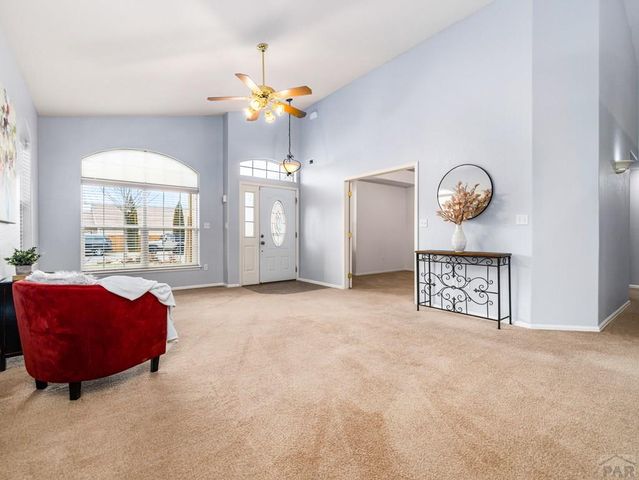 1044 Willowcrest Dr, Pueblo, CO 81005