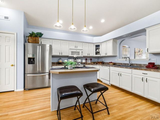 1044 Willowcrest Dr, Pueblo, CO 81005