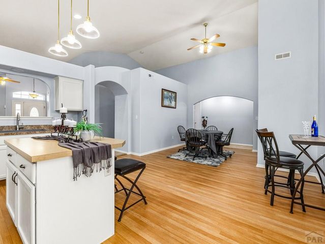 1044 Willowcrest Dr, Pueblo, CO 81005