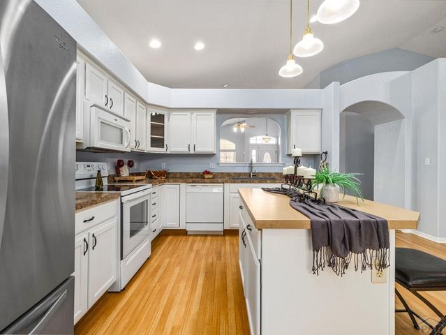 1044 Willowcrest Dr, Pueblo, CO 81005