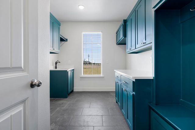 8910 N F M 1729, Idalou, TX 79329