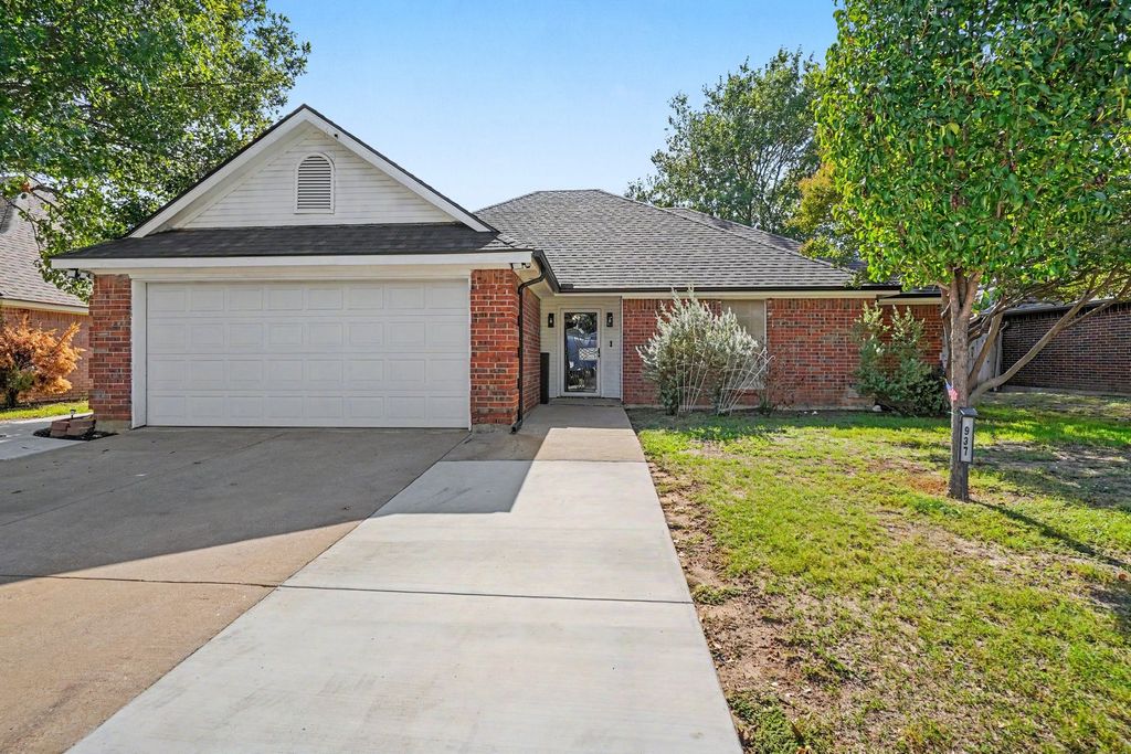 937 Jessica Drive, Burleson, TX 76028 — exterior
