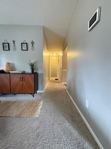 1020 Roundelay Road E, Reynoldsburg, OH 43068