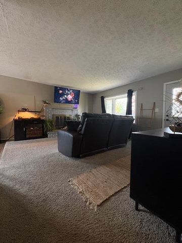 1020 Roundelay Road E, Reynoldsburg, OH 43068