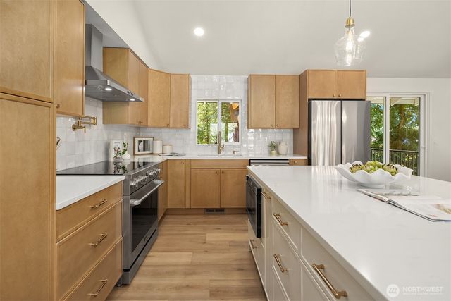 8820 194th Street SW, Edmonds, WA 98026
