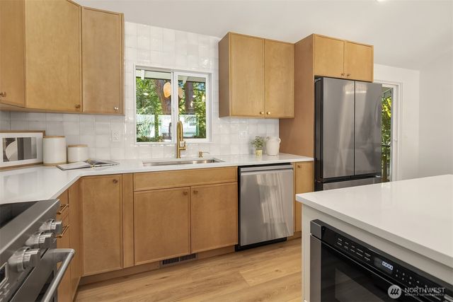 8820 194th Street SW, Edmonds, WA 98026