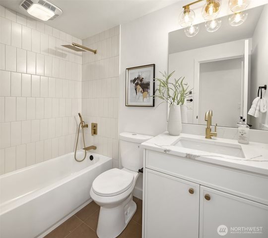 8820 194th Street SW, Edmonds, WA 98026