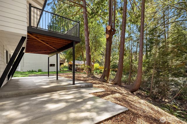 8820 194th Street SW, Edmonds, WA 98026