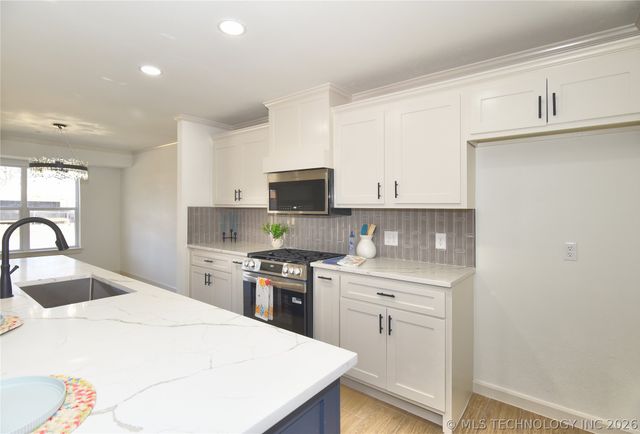 2419 Driftwood Drive, Claremore, OK 74017