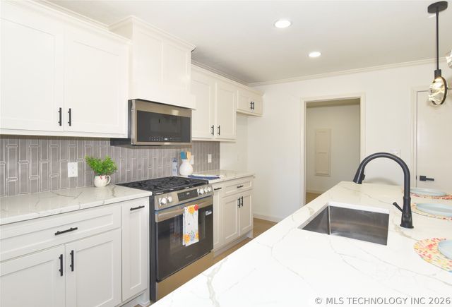 2419 Driftwood Drive, Claremore, OK 74017