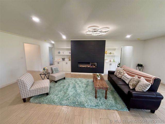 2419 Driftwood Drive, Claremore, OK 74017