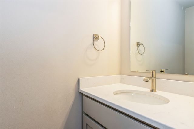 7021 Harlan Eddy Drive SW, Cedar Rapids, IA 52404