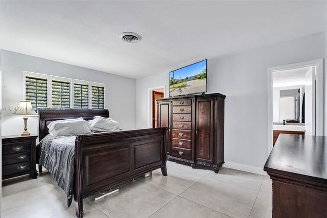 1940 NE 185th Ter, North Miami Beach, FL 33179