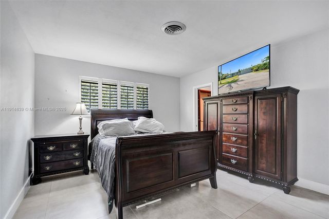 1940 NE 185th Ter, North Miami Beach, FL 33179