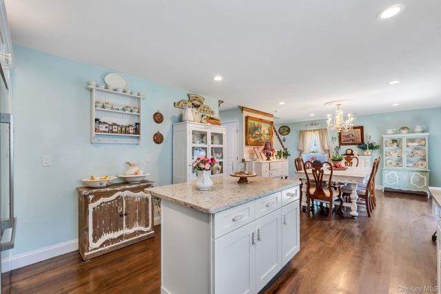17 Walnut Road, Kings Park, NY 11754