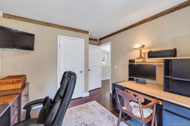 17 Walnut Road, Kings Park, NY 11754