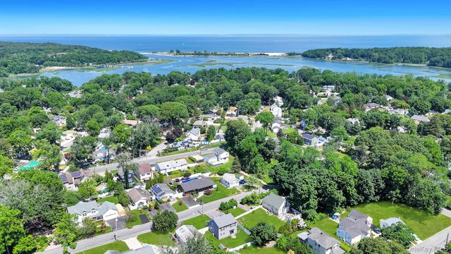 17 Walnut Road, Kings Park, NY 11754