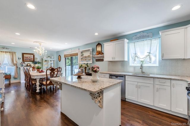 17 Walnut Road, Kings Park, NY 11754