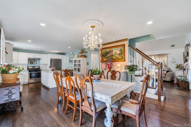 17 Walnut Road, Kings Park, NY 11754