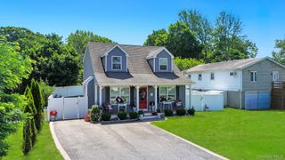 17 Walnut Road, Kings Park, NY 11754