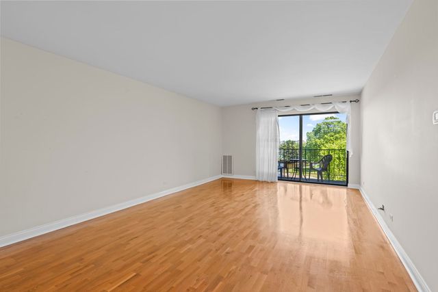 2100 Valencia Drive 308B, Northbrook, IL 60062
