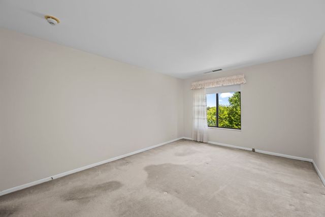 2100 Valencia Drive 308B, Northbrook, IL 60062