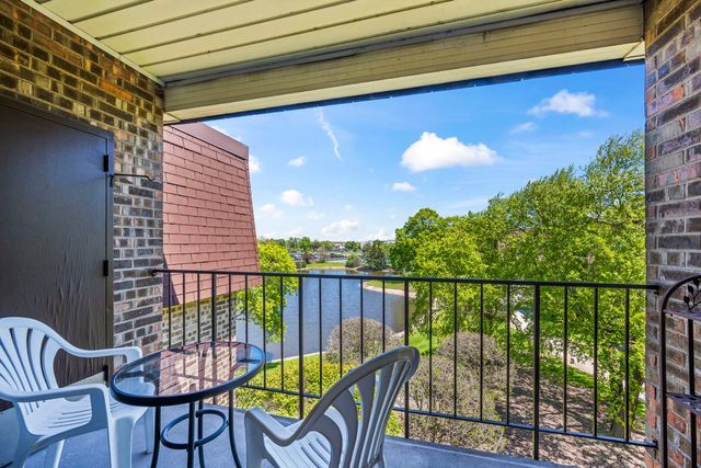 2100 Valencia Drive 308B, Northbrook, IL 60062