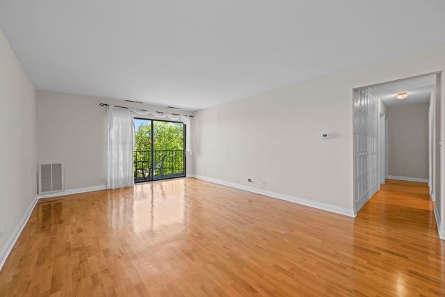 2100 Valencia Drive 308B, Northbrook, IL 60062