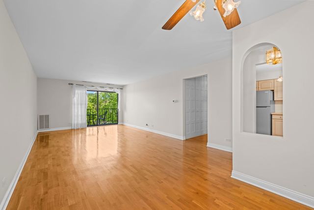 2100 Valencia Drive 308B, Northbrook, IL 60062