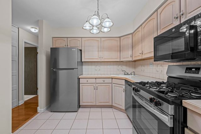 2100 Valencia Drive 308B, Northbrook, IL 60062