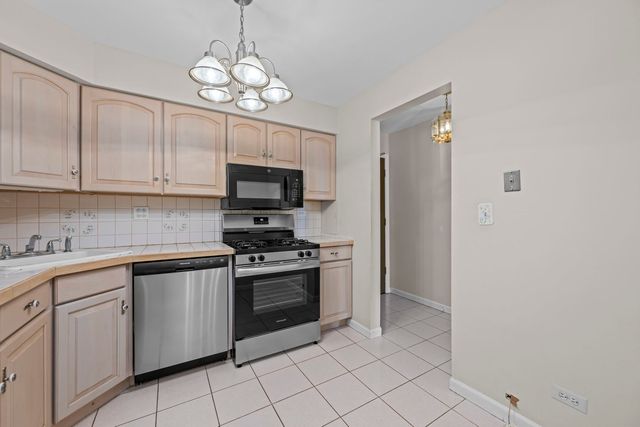 2100 Valencia Drive 308B, Northbrook, IL 60062