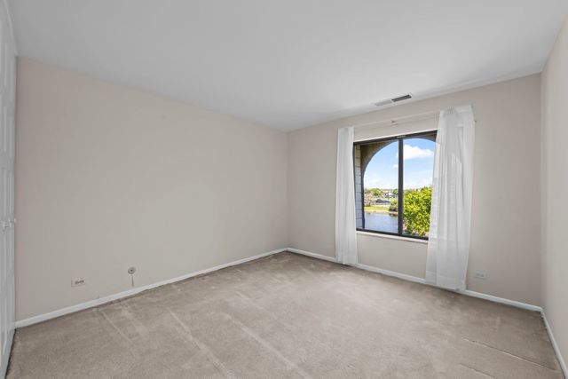 2100 Valencia Drive 308B, Northbrook, IL 60062