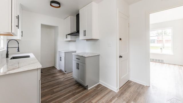 1602 W Mount Hope Avenue, Lansing, MI 48910
