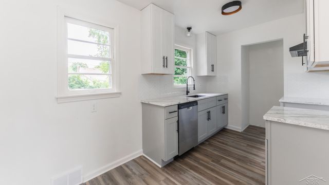1602 W Mount Hope Avenue, Lansing, MI 48910