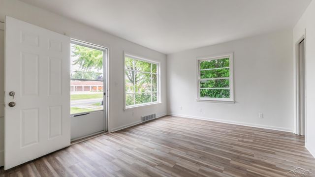1602 W Mount Hope Avenue, Lansing, MI 48910