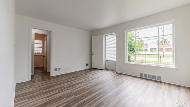 1602 W Mount Hope Avenue, Lansing, MI 48910