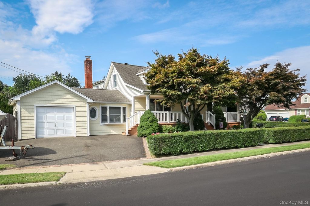 46 Woodbine Drive E, Hicksville, NY 11801 — photo 3